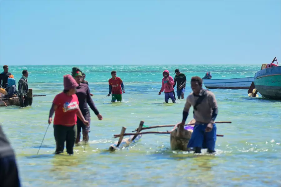 A Loky Manambato la pêche aux poulpes reprend 04